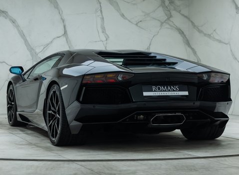 Lamborghini Aventador LP 700-4 10