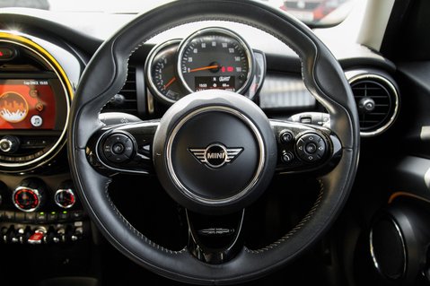 Mini Hatch COOPER EXCLUSIVE 20