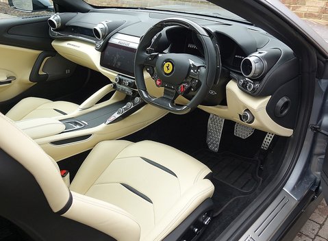 Ferrari GTC4 Lusso 16
