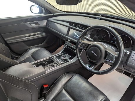 Jaguar XF 2.0 XF R-Sport D AWD Auto 4WD 5dr 31