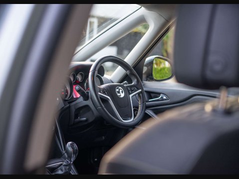 Vauxhall Zafira 2.0 Zafira Tourer SE CDTi 5dr 9
