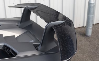 Lamborghini Huracan LP640-4 Performante 22