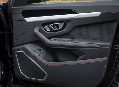 Lamborghini Urus 24