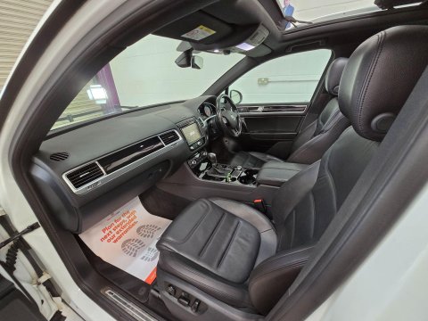 Volkswagen Touareg 3.0 TDI V6 BlueMotion Tech R-Line Plus Tiptronic 4WD Euro 6 (s/s) 5dr 51