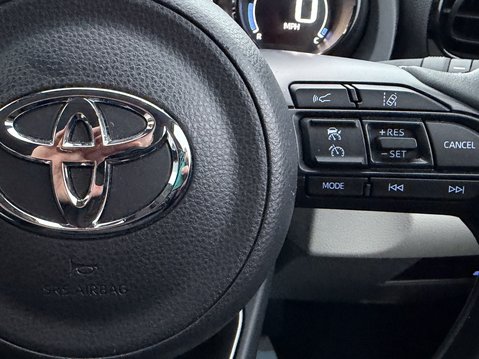 Toyota Yaris 1.5 Hybrid Excel 5dr CVT 30