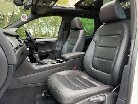 Volkswagen Touareg 3.0 Touareg V6 R-Line TDI BlueMotion Technology Auto 4WD 5dr 23