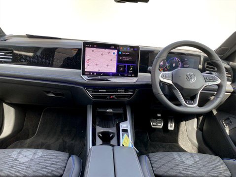 Volkswagen Passat 1.5 TSI eHybrid 19.7kWh R-Line Estate 5dr Petrol Plug-in Hybrid DSG Euro 6 19