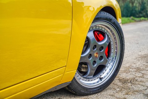 Porsche 911 CARRERA 4 6