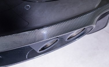 Aston Martin Vanquish S 35