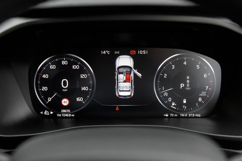 Volvo XC40 B4 R-DESIGN MHEV 14