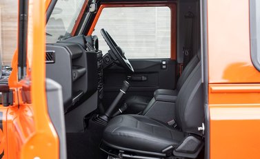 Land Rover Defender 90 Adventure Edition 14