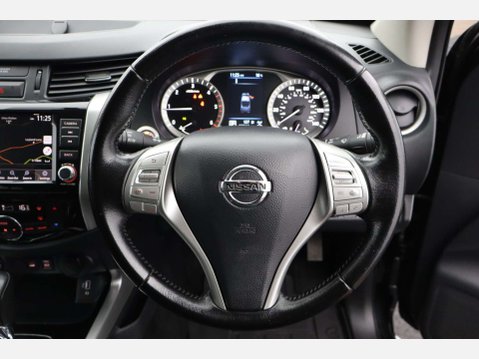 Nissan Navara 2.3 Navara Tekna dCi Auto 4WD 5dr 42