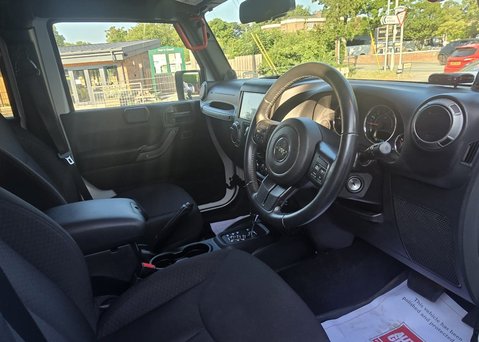 Jeep Wrangler 3.6 V6 Sahara Auto 4WD Euro 5 4dr (284 bhp) 9