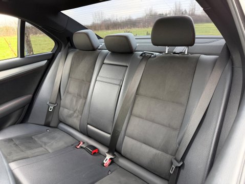 Mercedes-Benz C Class 2.1 C220 CDI AMG Sport Plus G-Tronic+ Euro 5 (s/s) 4dr 38