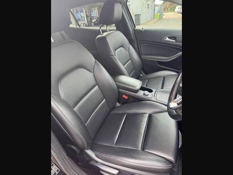 Mercedes-Benz GLA 2.1 GLA200d Sport SUV 5dr Diesel 7G-DCT Euro 6 (s/s) (136 ps) 41