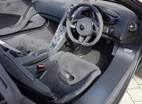 McLaren 675 LT Spider 37