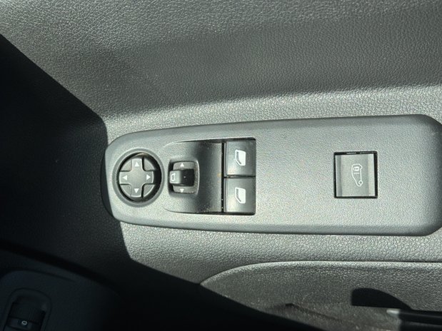 Peugeot Partner SWB L1H1 Low Roof Professional Air Con EURO 6 21