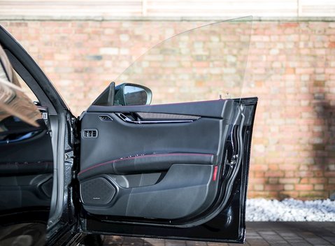 Maserati Quattroporte DV6 22