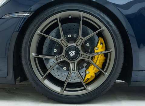 Porsche 911 GT3 TOURING (992) 25