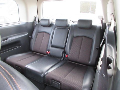 Nissan Elgrand E52 3.5 V6 4WD Highway Star, PNE52 22