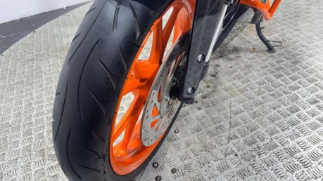KTM 390 DUKE 2014 FULL HISTORY ONLY 5K VERY CLEAN A2 READY NAKED BIKE 390CC 16
