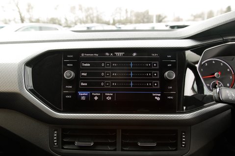 Volkswagen T-Cross ACTIVE TSI DSG 31