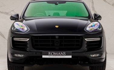 Porsche Cayenne Turbo S 4