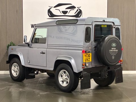 Land Rover Defender 2.4 TDCi Hard Top SUV 4WD SWB Euro 4 3dr 17