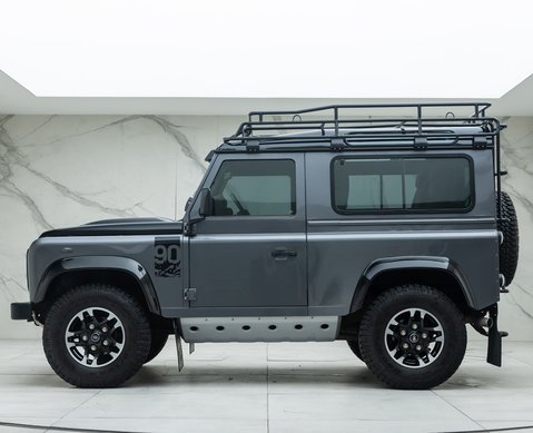 Land Rover Defender 90 ADVENTURE
