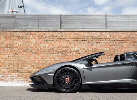 Lamborghini Aventador SV LP 750-4 Roadster 36