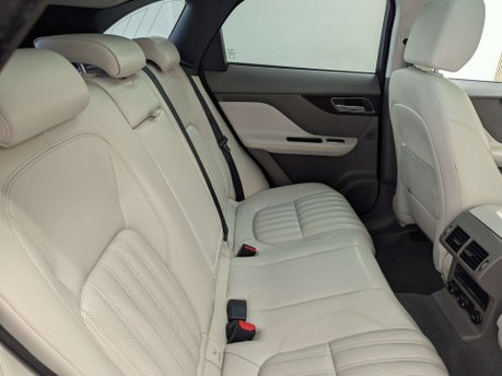 Jaguar F-Pace 2.0 F-PACE Portfolio AWD D Auto 4WD 5dr 46