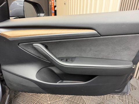 Tesla Model 3 (Dual Motor) Long Range Auto 4WDE 4dr 36