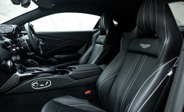 Aston Martin Vantage V8 18