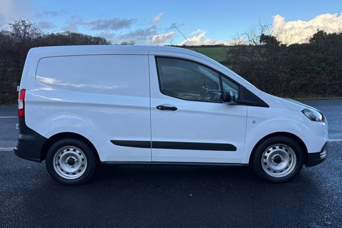 Ford Transit Courier Base Ecoboost 100 ps with Air Con / Rear Sensors 11