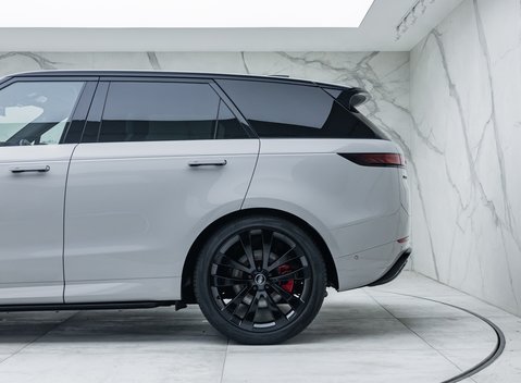 Land Rover Range Rover Sport D300 Dynamic SE 30