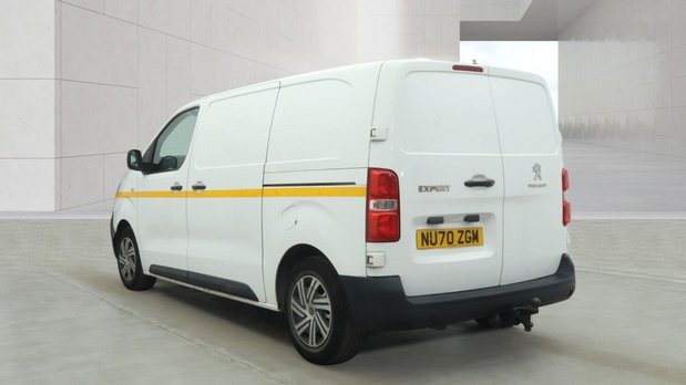 Peugeot Expert MWB L2H1 Low Roof Professional 2700 Air Con Tow Bar EURO 6 NO VAT 6