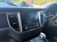 Porsche Macan 2.0 Macan Semi-Auto 4WD 5dr 41