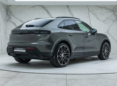 Porsche Macan 4 Electric 6
