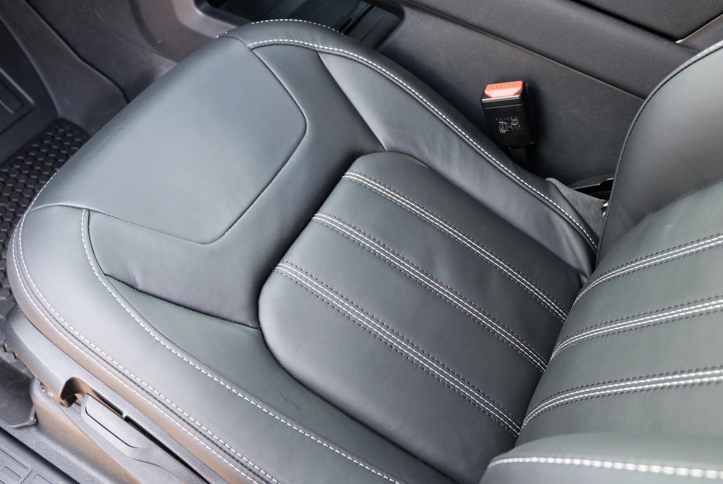 Defender 110 Commercial 14