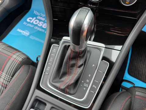Volkswagen Golf GTI TSI DSG 48