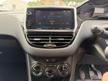 Peugeot 208 PURETECH S/S SIGNATURE 17