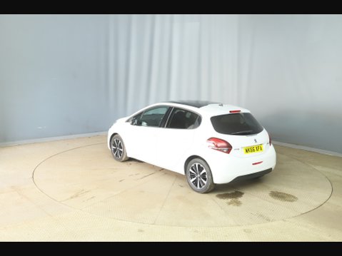Peugeot 208 PURETECH ALLURE PREMIUM 5