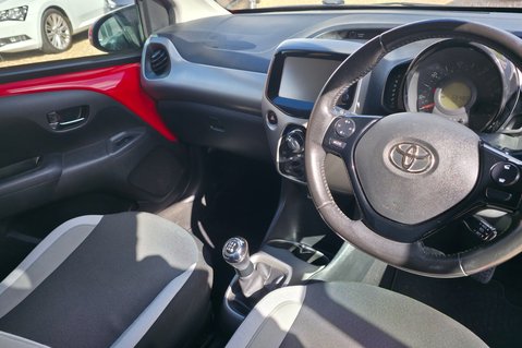 Toyota Aygo 1.0 VVT-I X-PLAY FULL SERVICE HISTORY! 9 SERVICES! BLUETOOTH! 6