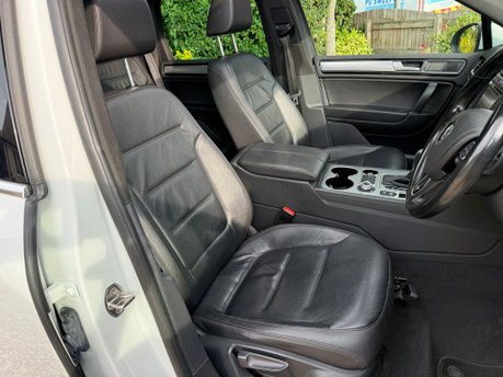 Volkswagen Touareg 3.0 TDI V6 BlueMotion Tech R-Line Tiptronic 4WD Euro 6 (s/s) 5dr 24
