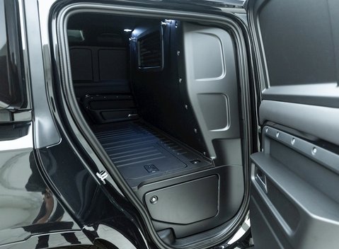 Land Rover Defender 110 D300 Hard Top X-Dynamic HSE 10