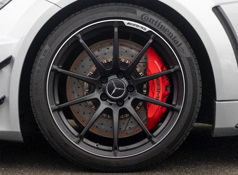 Mercedes-Benz C63 AMG Black Series 10