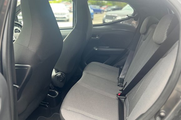 Toyota Aygo 1.0 VVT-I X-TREND TSS 5 DOOR 27