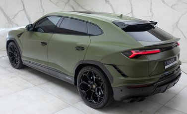 Lamborghini Urus PERFORMANTE 12