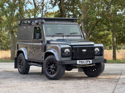 Land Rover Defender 2.2 Defender 90 XS Hard Top TD 4WD 5dr 25