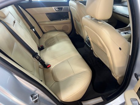 Jaguar XF D LUXURY 23